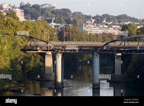 tudor ponte di ferro|Historic Iron Bridge Over Tiber River Collapses in Huge Fire.